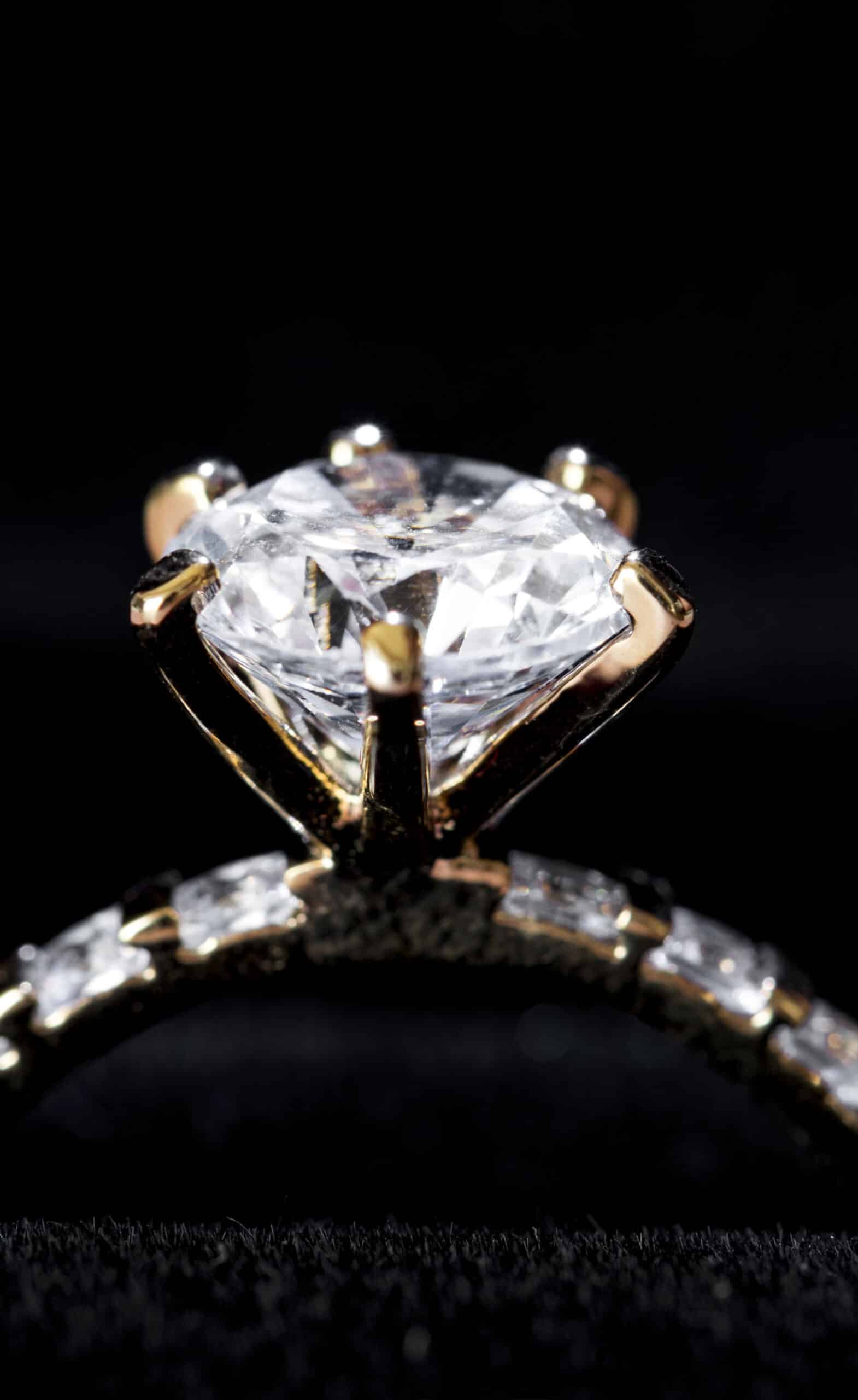saro-tedeschi-gioielli-diamanti-luxury